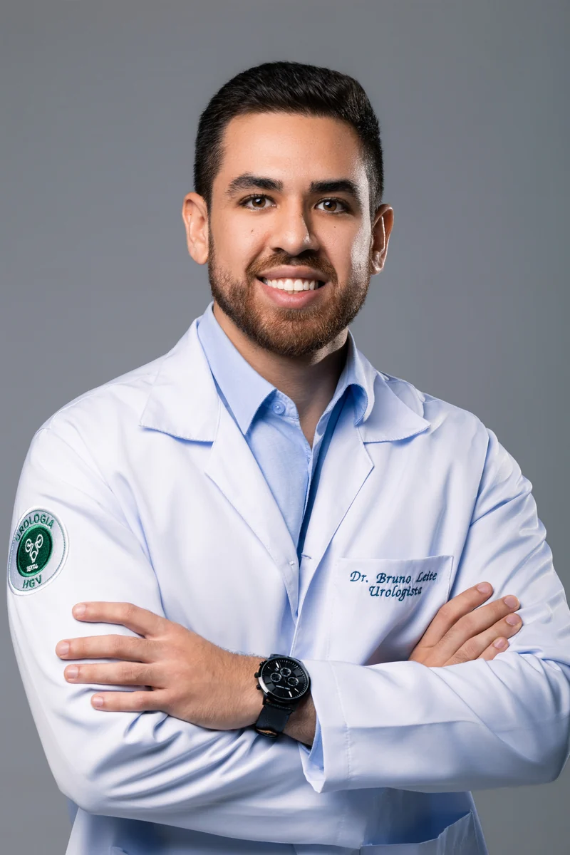 Dr. Bruno Leite em retrato de jaleco